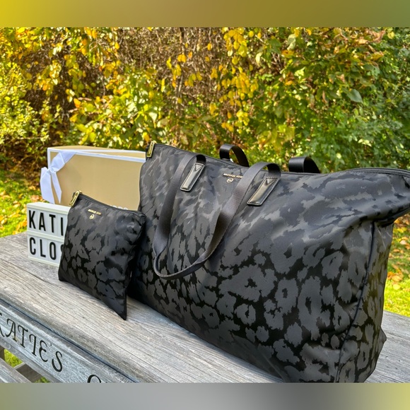 NWT ANIMAL PRINT MICHAEL KORS BIG BOY OVERNIGHT SET! - Picture 2 of 15